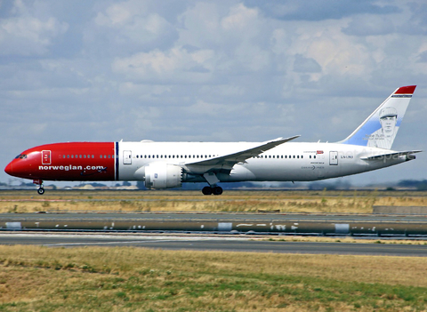 Norwegian Air Shuttle Boeing 787-9 Dreamliner (LN-LNU) at  Paris - Charles de Gaulle (Roissy), France