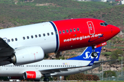 Norwegian Air Shuttle Boeing 737-8JP (LN-NHE) at  Tenerife Sur - Reina Sofia, Spain