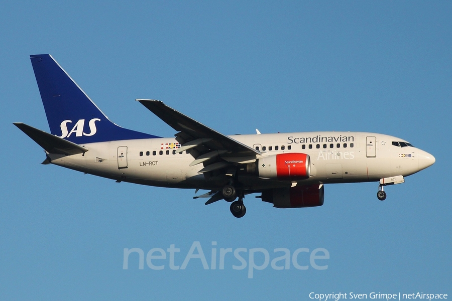 SAS - Scandinavian Airlines Boeing 737-683 (LN-RCT) | Photo 76438