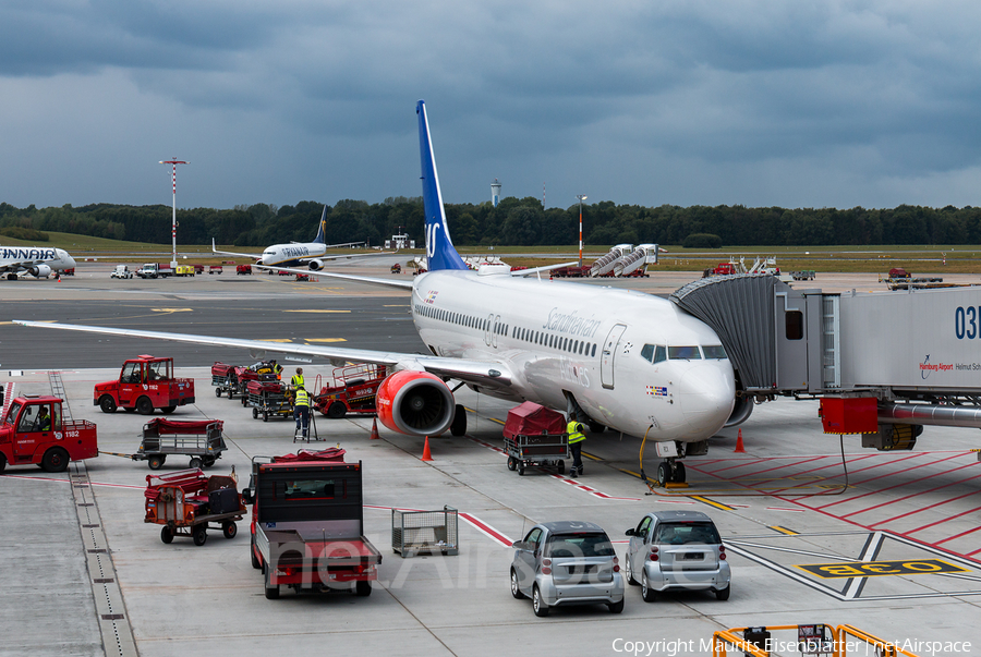 SAS - Scandinavian Airlines Boeing 737-883 (LN-RCX) | Photo 259417