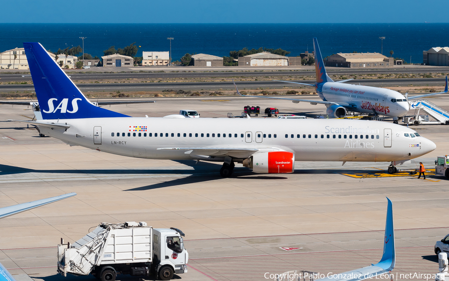 SAS - Scandinavian Airlines Boeing 737-883 (LN-RCY) | Photo 335670