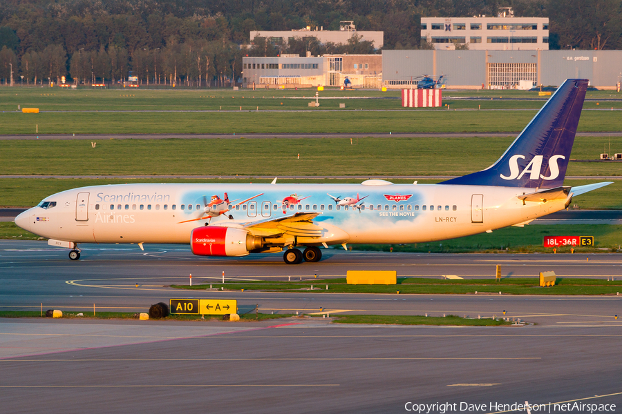 SAS - Scandinavian Airlines Boeing 737-883 (LN-RCY) | Photo 32039