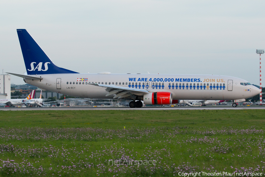 SAS - Scandinavian Airlines Boeing 737-883 (LN-RCY) | Photo 84062