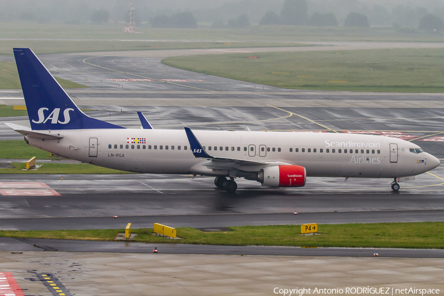 SAS - Scandinavian Airlines Boeing 737-86N (LN-RGA) | Photo 379181