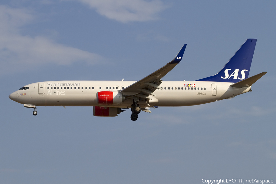 SAS - Scandinavian Airlines Boeing 737-86N (LN-RGA) | Photo 415954