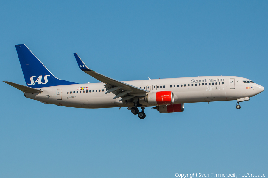 SAS - Scandinavian Airlines Boeing 737-86N (LN-RGB) | Photo 245227