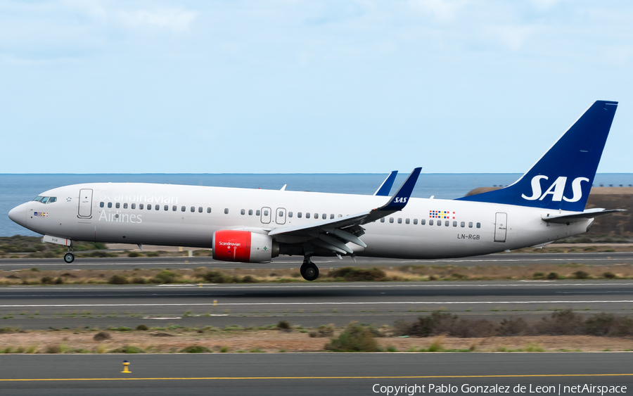 SAS - Scandinavian Airlines Boeing 737-86N (LN-RGB) | Photo 335683