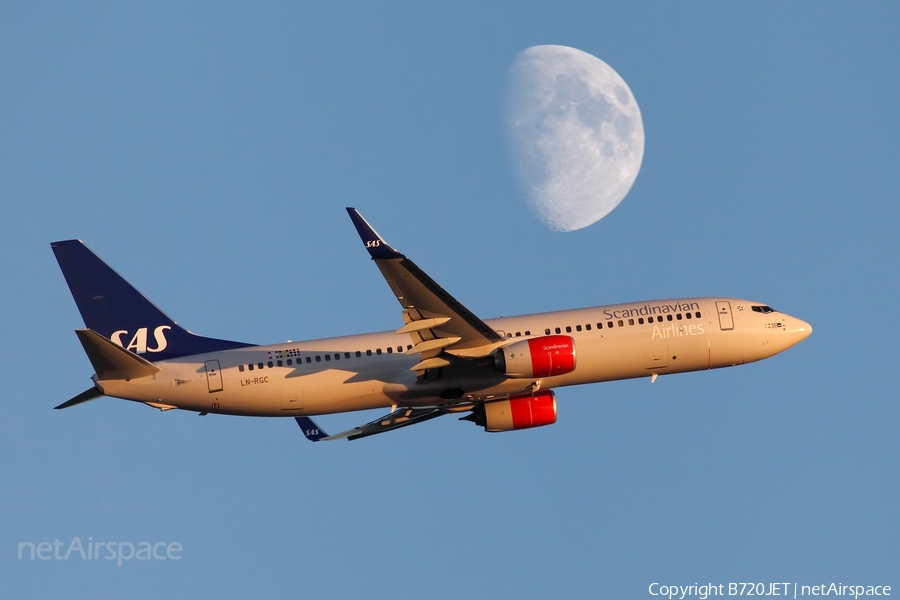 SAS - Scandinavian Airlines Boeing 737-86N (LN-RGC) | Photo 48120