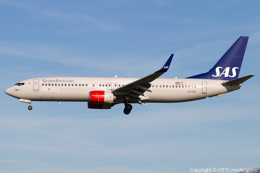 SAS - Scandinavian Airlines Boeing 737-86N (LN-RGE) | Photo 520928