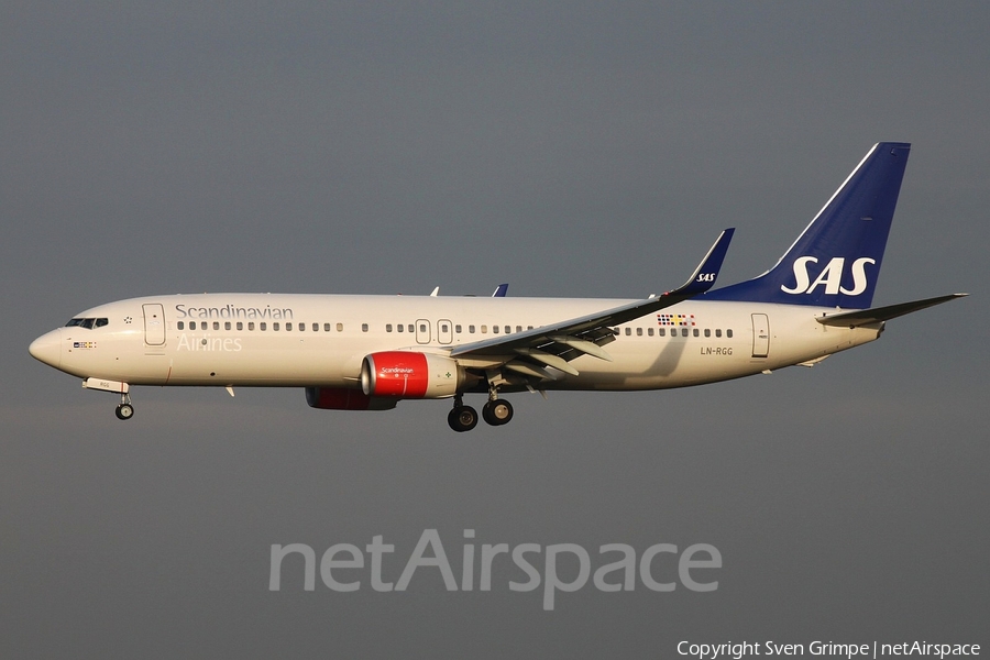 SAS - Scandinavian Airlines Boeing 737-86N (LN-RGG) | Photo 92405