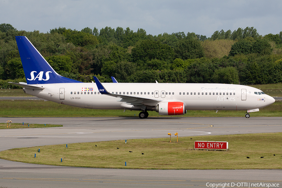 SAS - Scandinavian Airlines Boeing 737-86N (LN-RGH) | Photo 495096