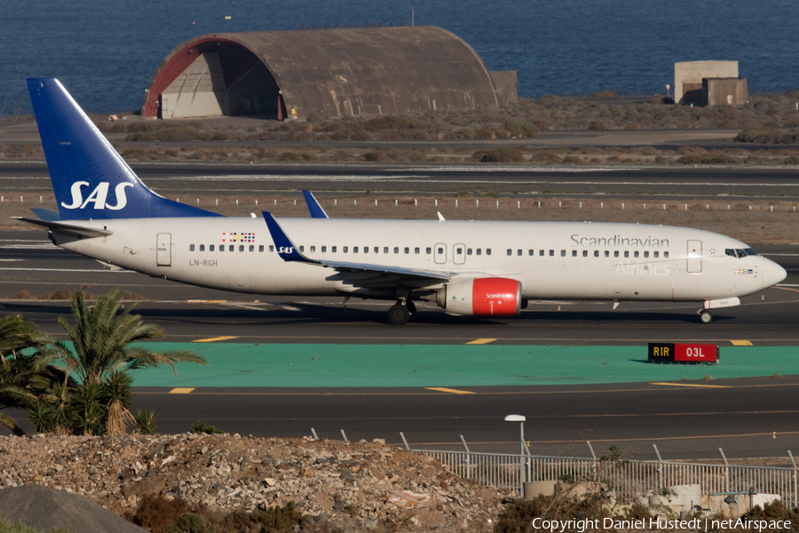 SAS - Scandinavian Airlines Boeing 737-86N (LN-RGH) | Photo 413414