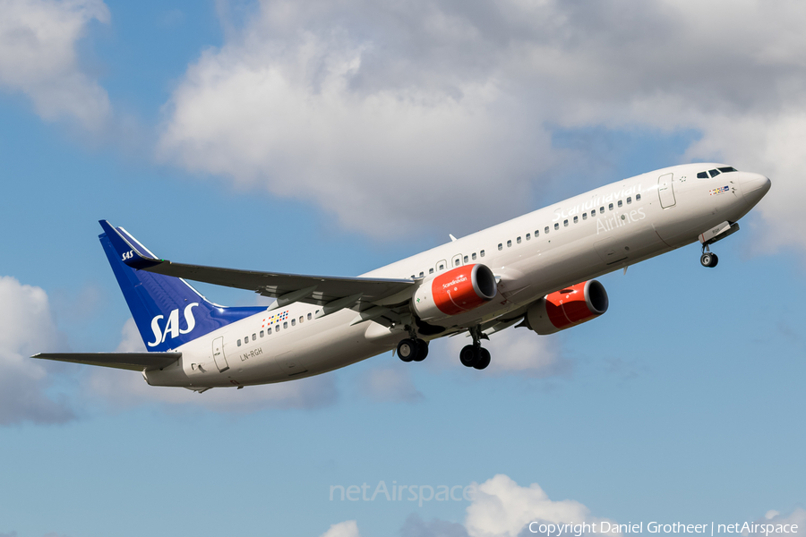 SAS - Scandinavian Airlines Boeing 737-86N (LN-RGH) | Photo 116100