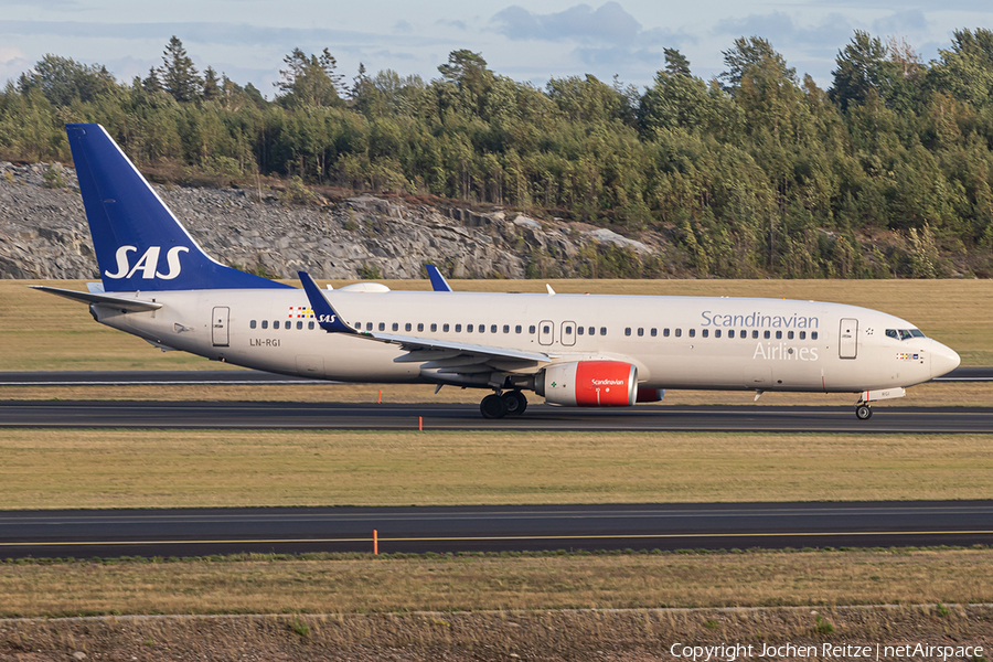 SAS - Scandinavian Airlines Boeing 737-86N (LN-RGI) | Photo 350031