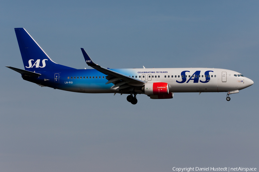 SAS - Scandinavian Airlines Boeing 737-86N (LN-RGI) | Photo 422735