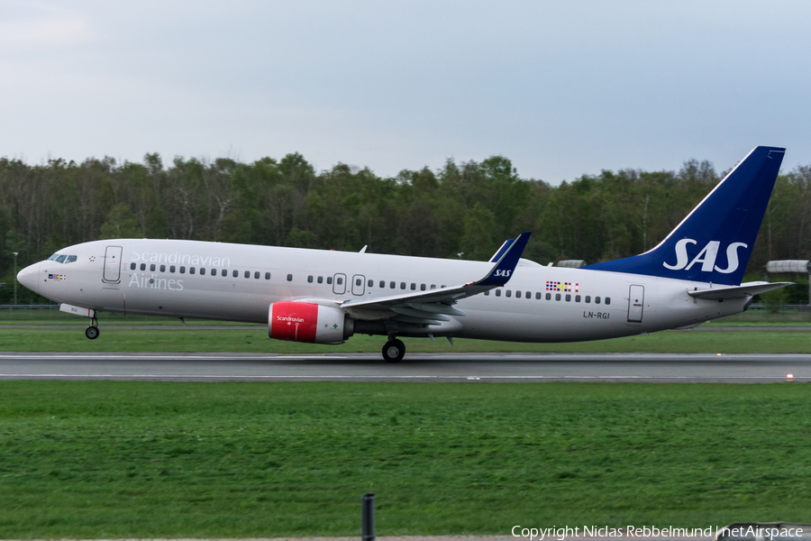 SAS - Scandinavian Airlines Boeing 737-86N (LN-RGI) | Photo 240174