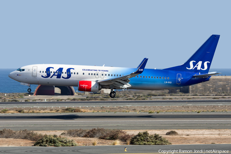 SAS - Scandinavian Airlines Boeing 737-86N (LN-RGI) | Photo 201584