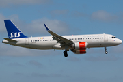 SAS - Scandinavian Airlines Airbus A320-251N (LN-RGN) at  Dublin, Ireland