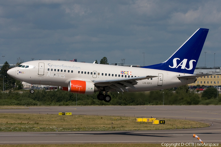 SAS - Scandinavian Airlines Boeing 737-683 (LN-RPY) | Photo 267266
