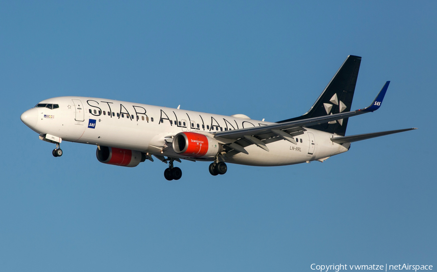 SAS - Scandinavian Airlines Boeing 737-883 (LN-RRL) | Photo 291670