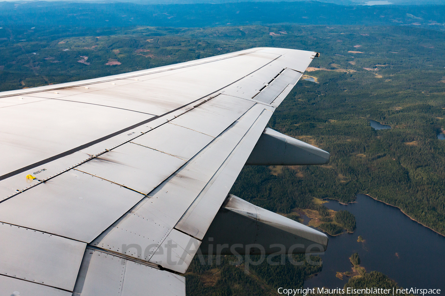 SAS - Scandinavian Airlines Boeing 737-883 (LN-RRU) | Photo 259424