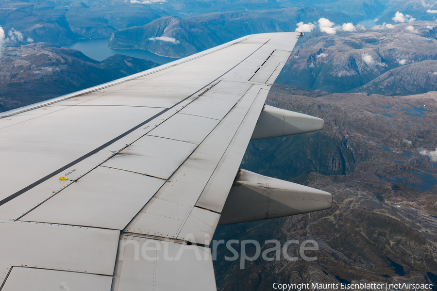 SAS - Scandinavian Airlines Boeing 737-883 (LN-RRU) | Photo 259425