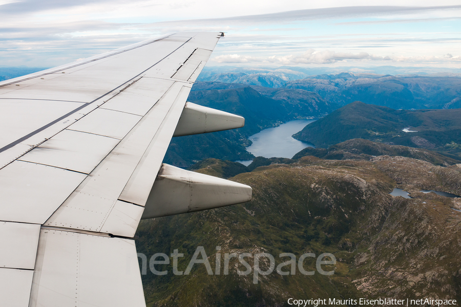 SAS - Scandinavian Airlines Boeing 737-883 (LN-RRU) | Photo 259426