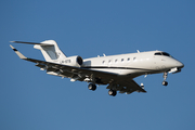 Sundt Air Bombardier BD-100-1A10 Challenger 350 (LN-STB) at  Farnborough, United Kingdom