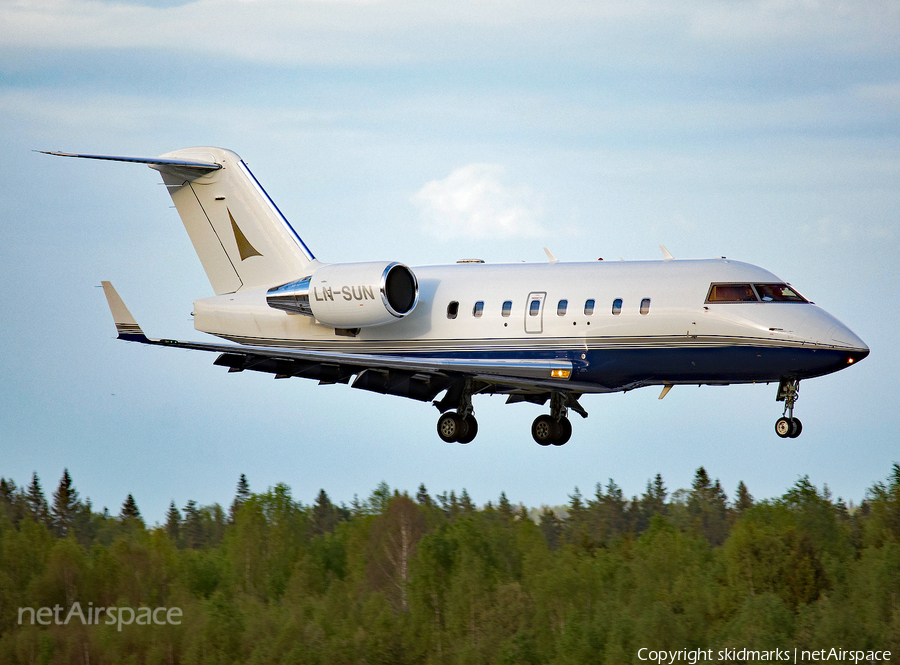 Sundt Air Bombardier CL-600-2B16 Challenger 604 (LN-SUN) | Photo 323883