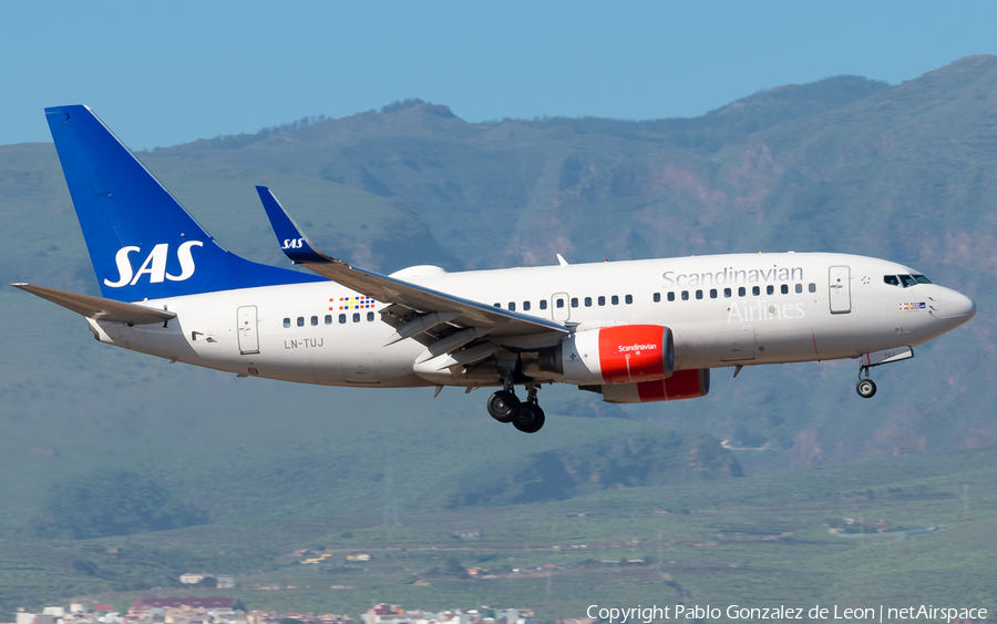 SAS - Scandinavian Airlines Boeing 737-705 (LN-TUJ) | Photo 335659