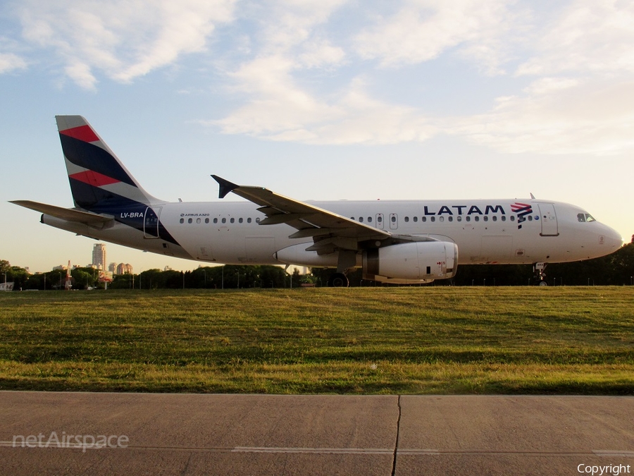 LATAM Airlines Argentina Airbus A320-233 (LV-BRA) | Photo 201563