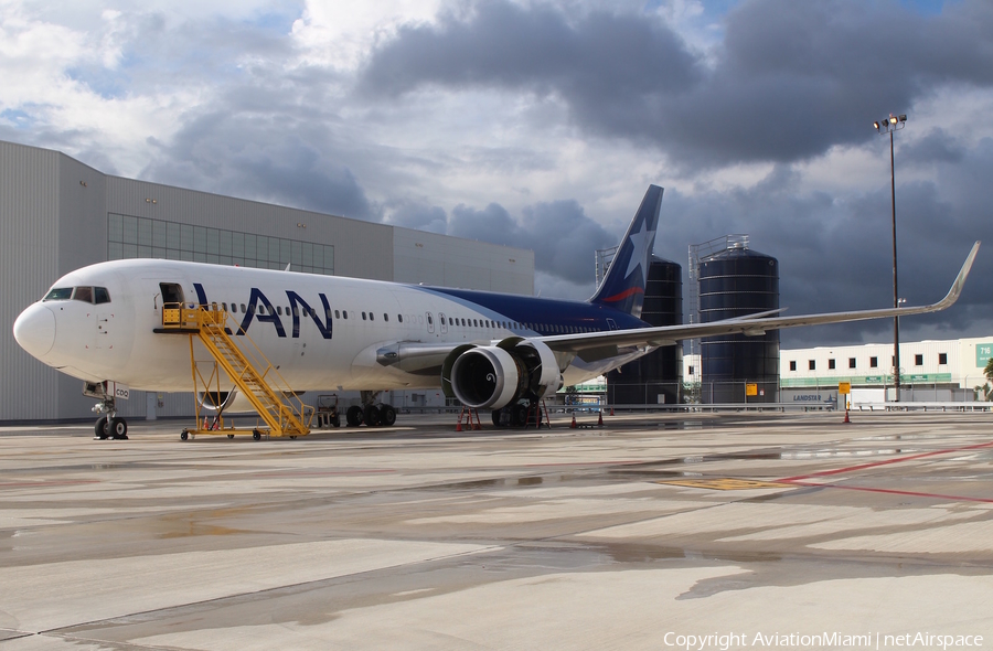 LAN Airlines Boeing 767-316(ER) (LV-CDQ) | Photo 192098
