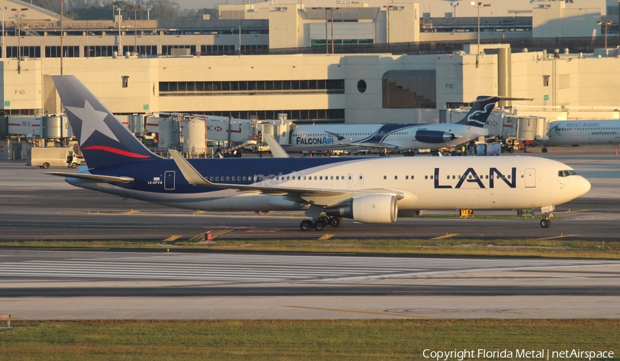 LATAM Airlines Argentina Boeing 767-316(ER) (LV-CFV) | Photo 324861