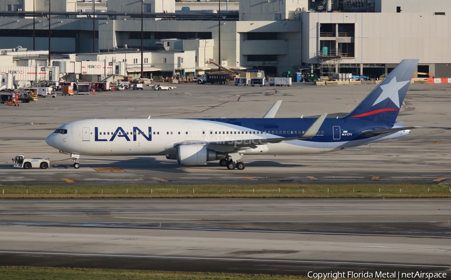 LATAM Airlines Argentina Boeing 767-316(ER) (LV-CFV) | Photo 549198