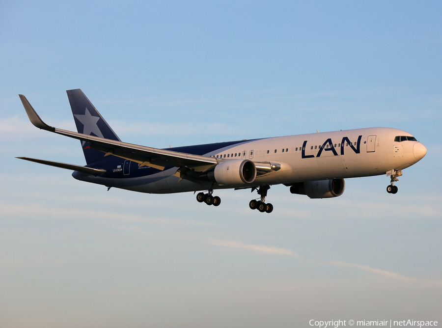 LAN Airlines Boeing 767-316(ER) (LV-CKU) | Photo 128983