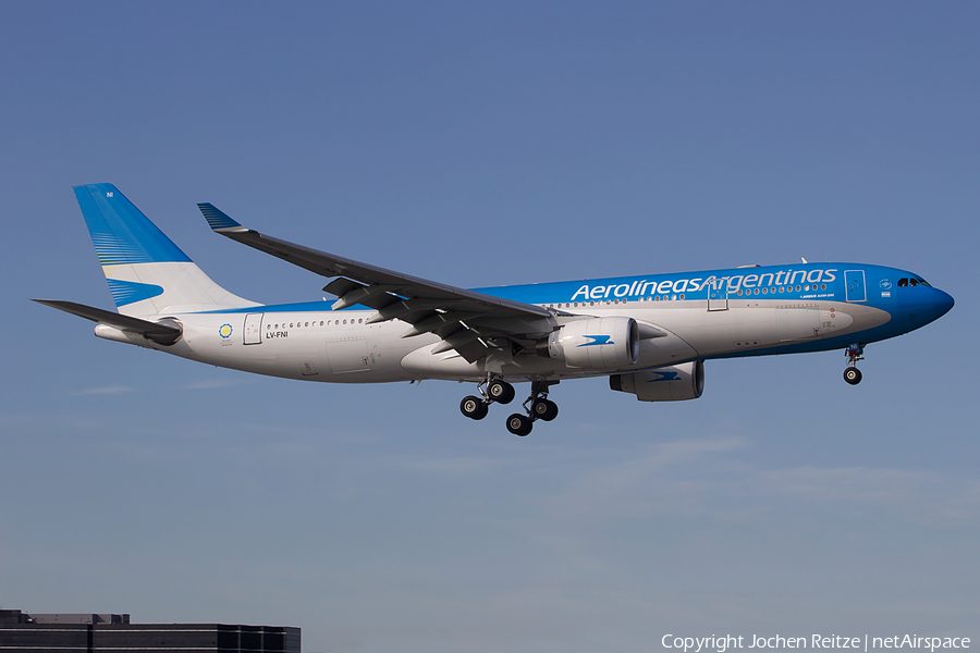 Aerolineas Argentinas Airbus A330-223 (LV-FNI) | Photo 113334