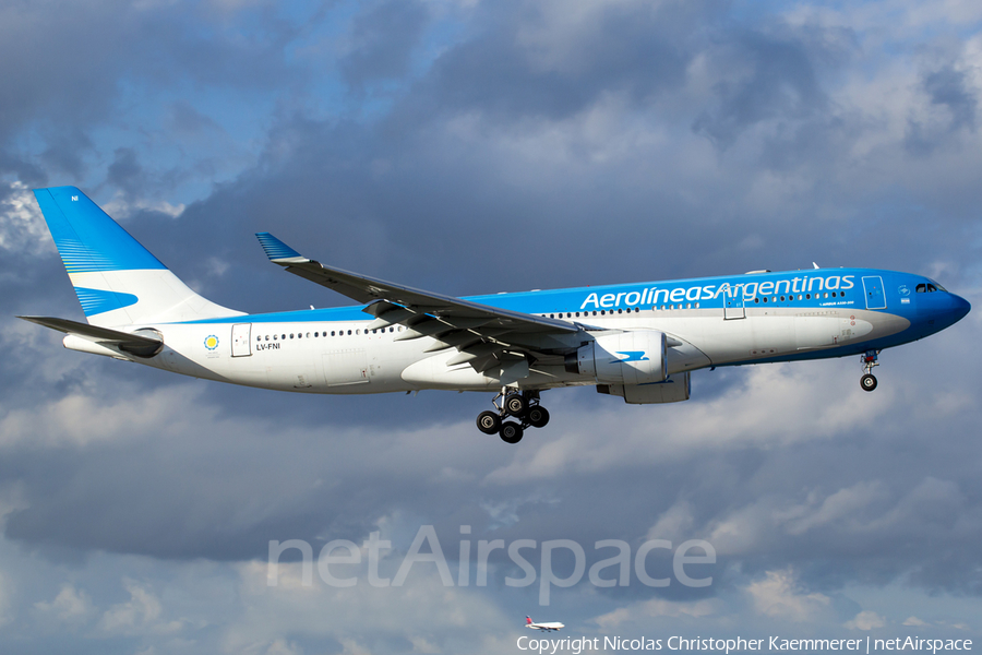 Aerolineas Argentinas Airbus A330-223 (LV-FNI) | Photo 122306