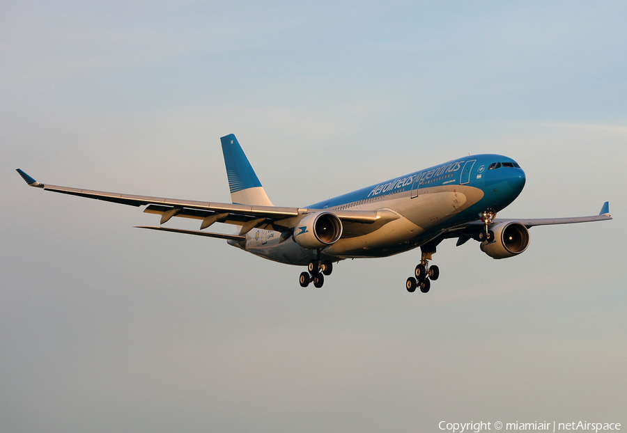 Aerolineas Argentinas Airbus A330-223 (LV-FNI) | Photo 128981
