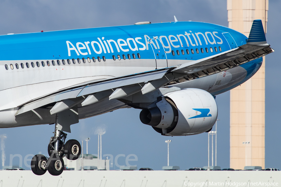 Aerolineas Argentinas Airbus A330-223 (LV-FNI) | Photo 257798