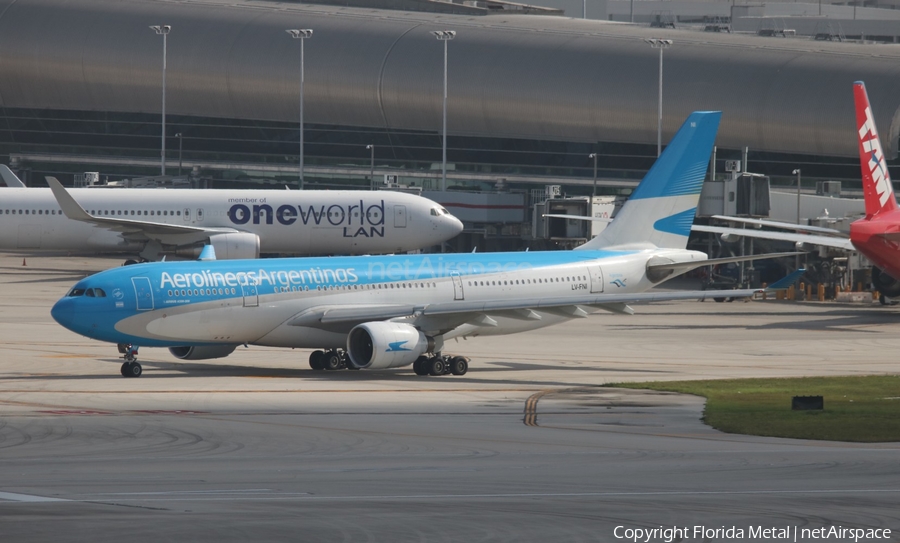 Aerolineas Argentinas Airbus A330-223 (LV-FNI) | Photo 324864