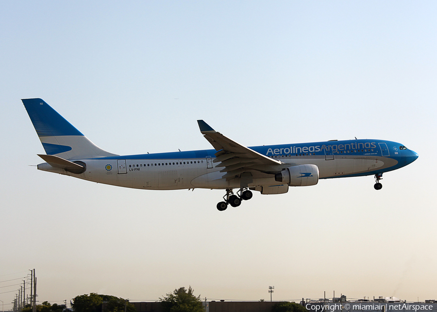 Aerolineas Argentinas Airbus A330-223 (LV-FNI) | Photo 47923