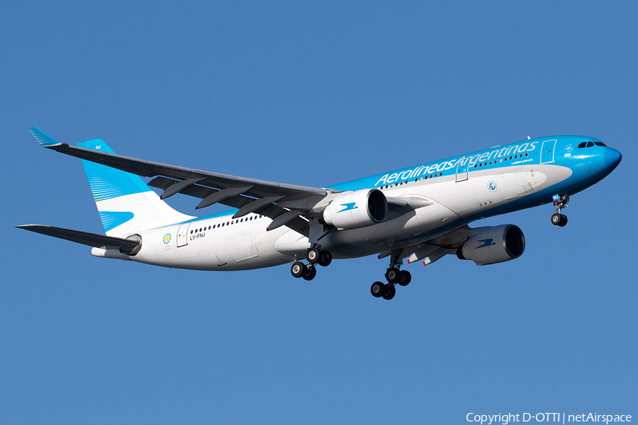 Aerolineas Argentinas Airbus A330-223 (LV-FNJ) | Photo 357512