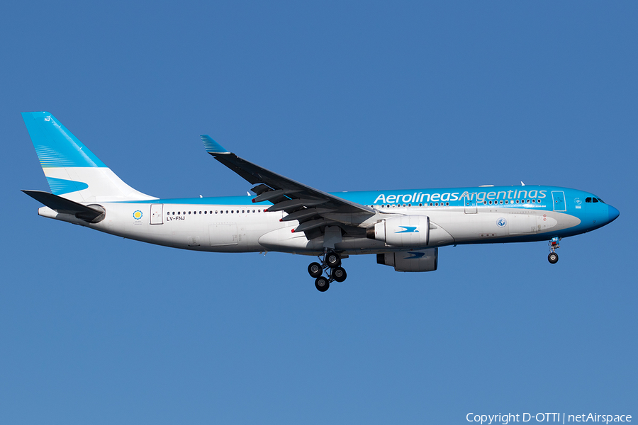 Aerolineas Argentinas Airbus A330-223 (LV-FNJ) | Photo 357513