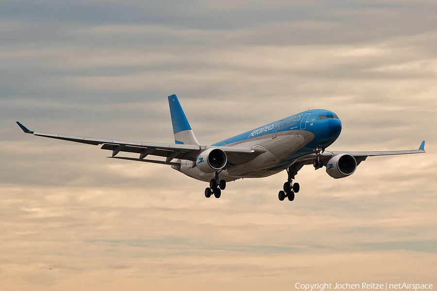 Aerolineas Argentinas Airbus A330-223 (LV-FNJ) | Photo 101153