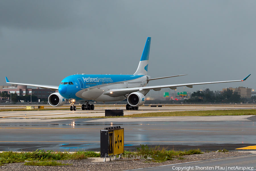 Aerolineas Argentinas Airbus A330-223 (LV-FNJ) | Photo 104975