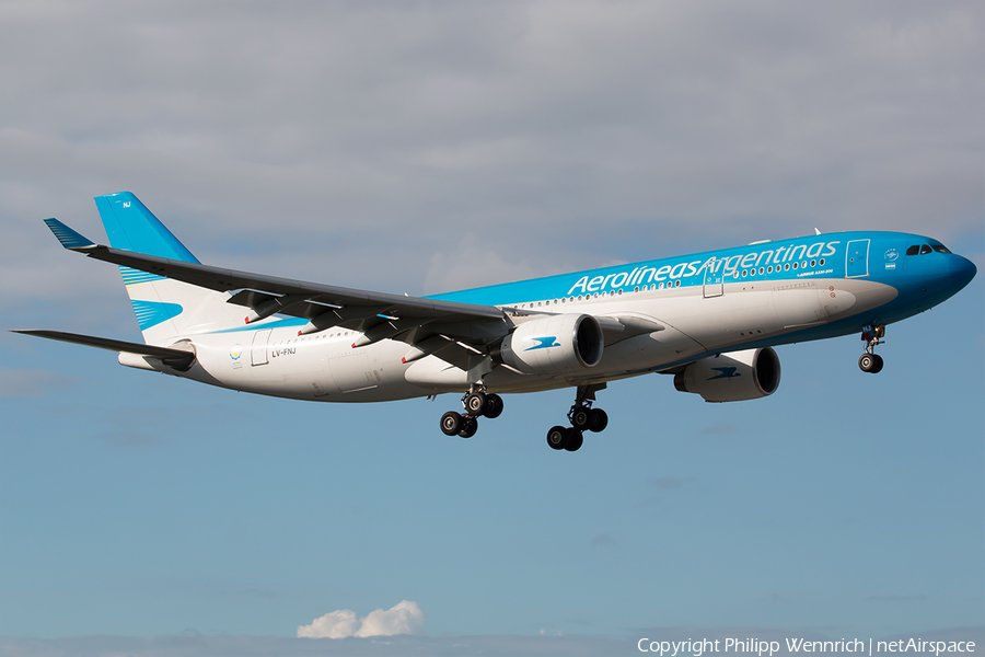 Aerolineas Argentinas Airbus A330-223 (LV-FNJ) | Photo 137749