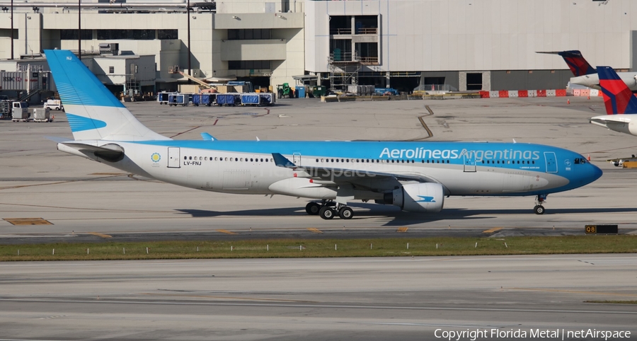 Aerolineas Argentinas Airbus A330-223 (LV-FNJ) | Photo 324867