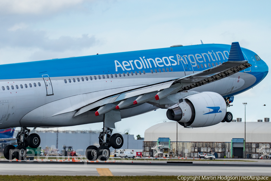 Aerolineas Argentinas Airbus A330-223 (LV-FNJ) | Photo 327731
