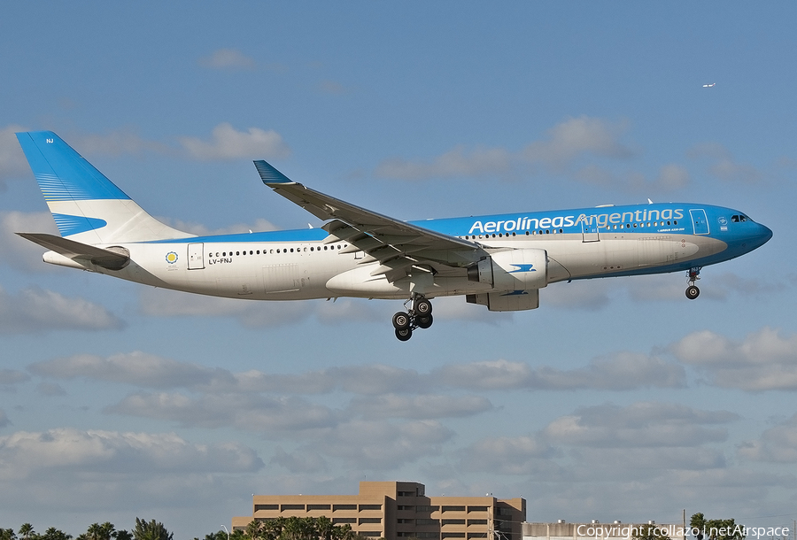 Aerolineas Argentinas Airbus A330-223 (LV-FNJ) | Photo 396777