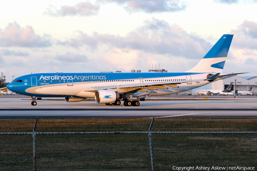 Aerolineas Argentinas Airbus A330-223 (LV-FNK) | Photo 220144